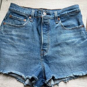 Levi’s Ribcage Shorts